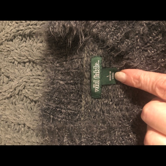 Fuzzy gray sweater - Picture 3 of 4